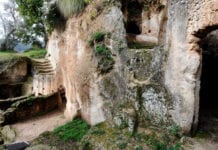 Zungri – mittelalterliche Höhlenstadt