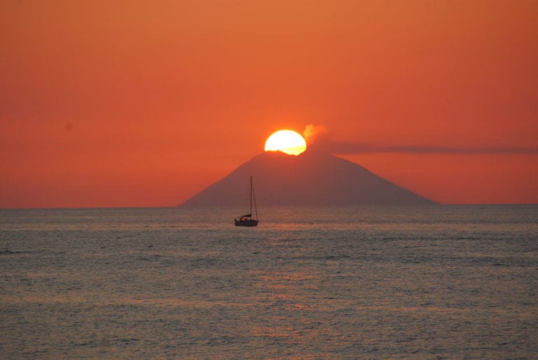 Der Vulkan Stromboli Die Liparischen Inseln Kalabrien Ferien